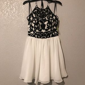 NWT Short white flared skirt Black Lace Prom Dress
